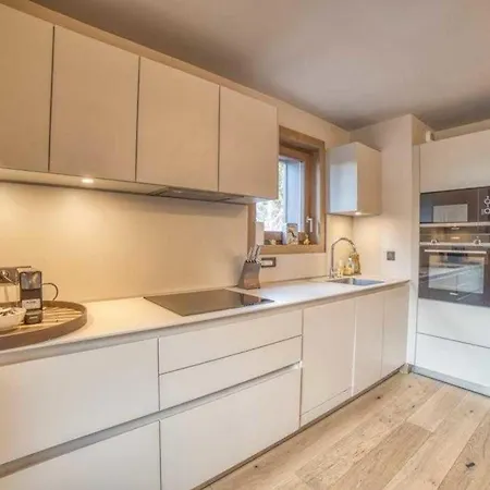 Luxurious 4-room With Pool, Gym, And Parking *