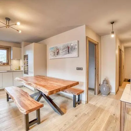 Luxurious 4-room With Pool, Gym, And Parking *