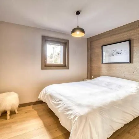 Luxurious 4-room With Pool, Gym, And Parking *
