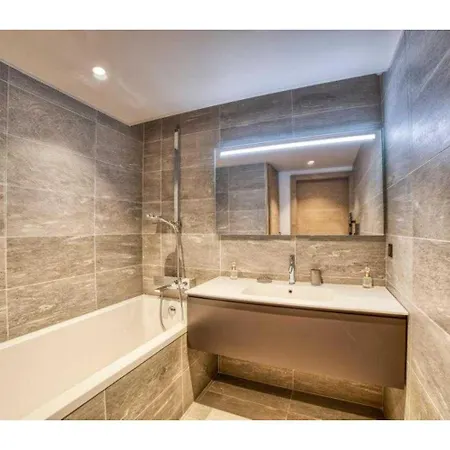 Luxurious 4-room With Pool, Gym, And Parking Apartment Megeve