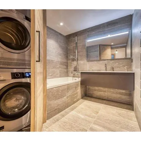 Luxurious 4-room With Pool, Gym, And Parking
