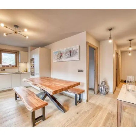 Luxurious 4-room With Pool, Gym, And Parking Apartment