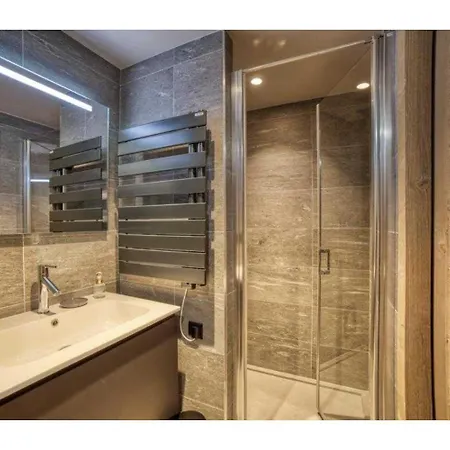 Luxurious 4-room With Pool, Gym, And Parking Apartment